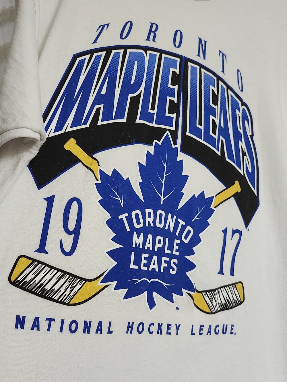 Toronto Maple Leafs Men's XL Tee. 100 % Cotton.